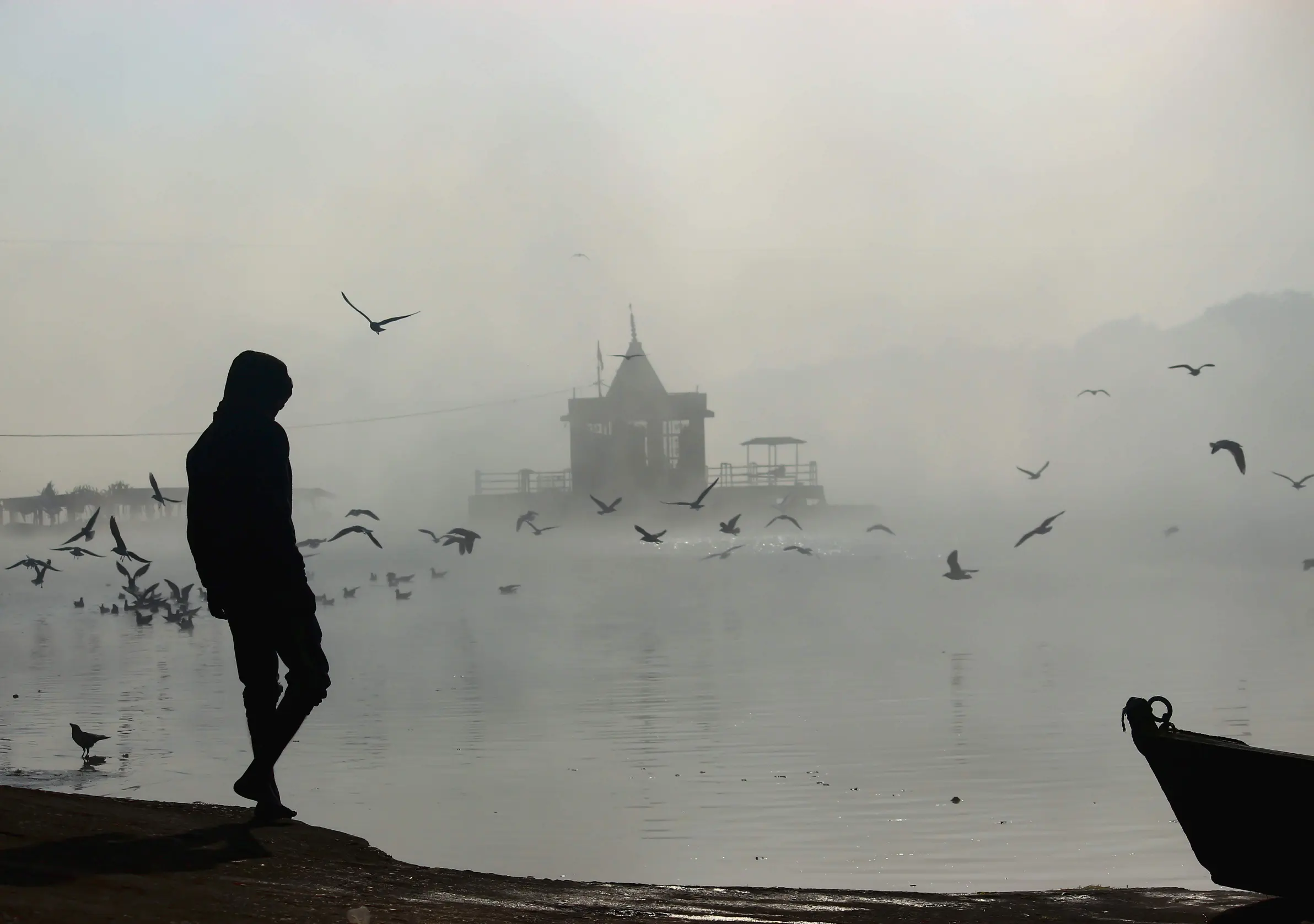 /images/travel/horizontal/near-river/vibe-wale-bhaiya-person-near-tat.webp